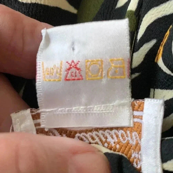 Vintage Traditional brightly coloured  button up, short sleeved blouse - Picture 5 of 6